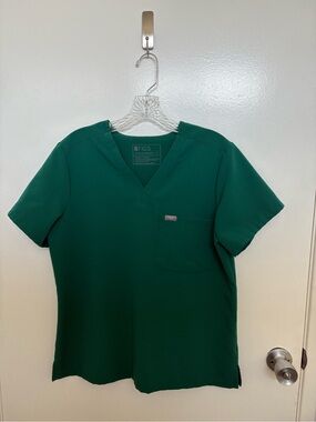 Figs - Catarina One-Pocket Scrub Top - Hunter Green - Medium
